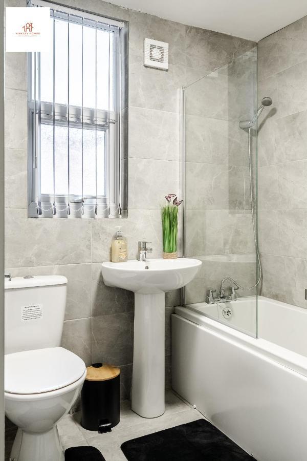Immaculate 4 Bed In Liverpool By Hinkley Homes Short Lets & Serviced Accommodation Luaran gambar